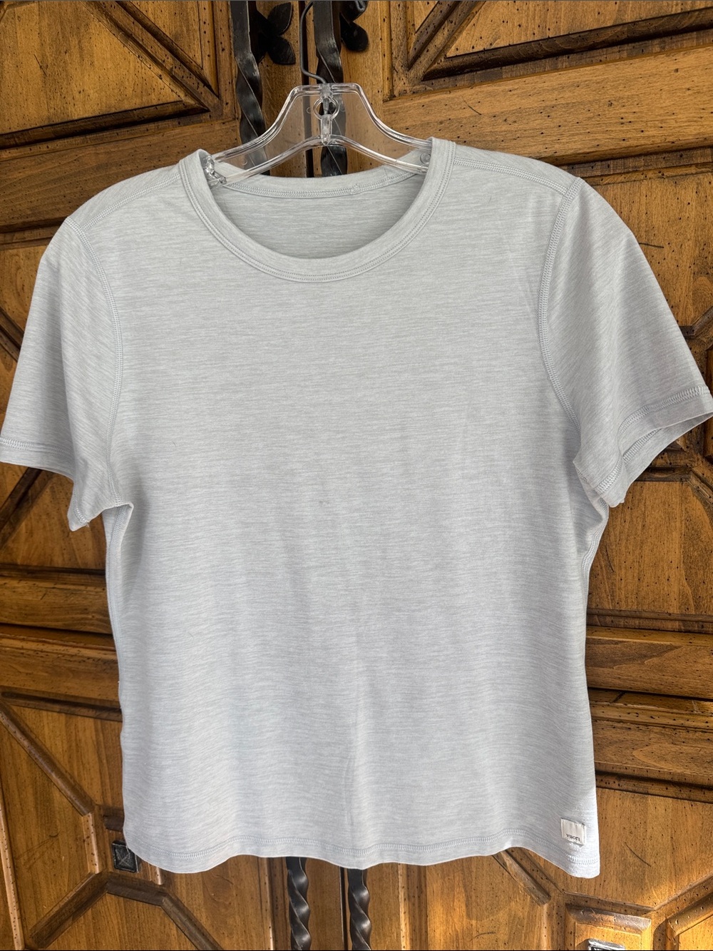Vuori Women's Light Heather Crew Short-Sleeve Tee - Pale Gray M